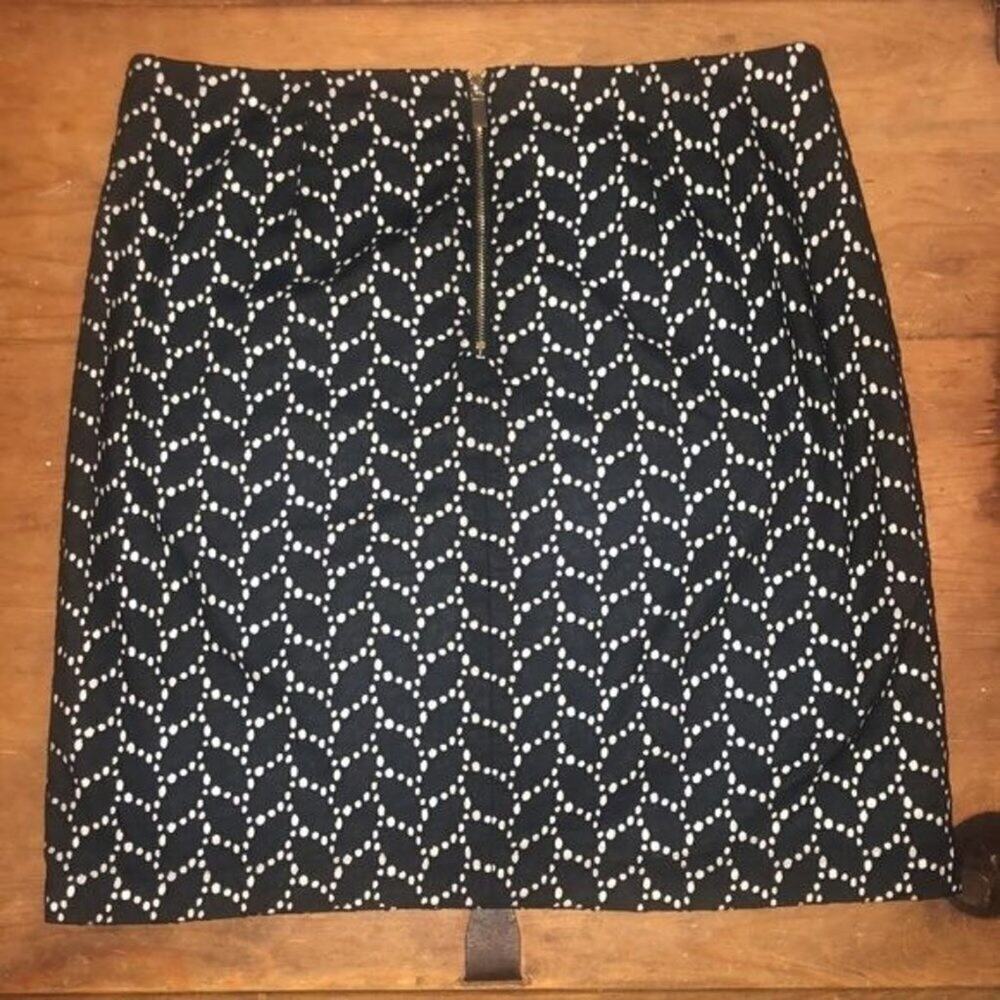 VINCE CAMUTO Leaf Eyelet Skirt Size 4 - Picture 2 of 8